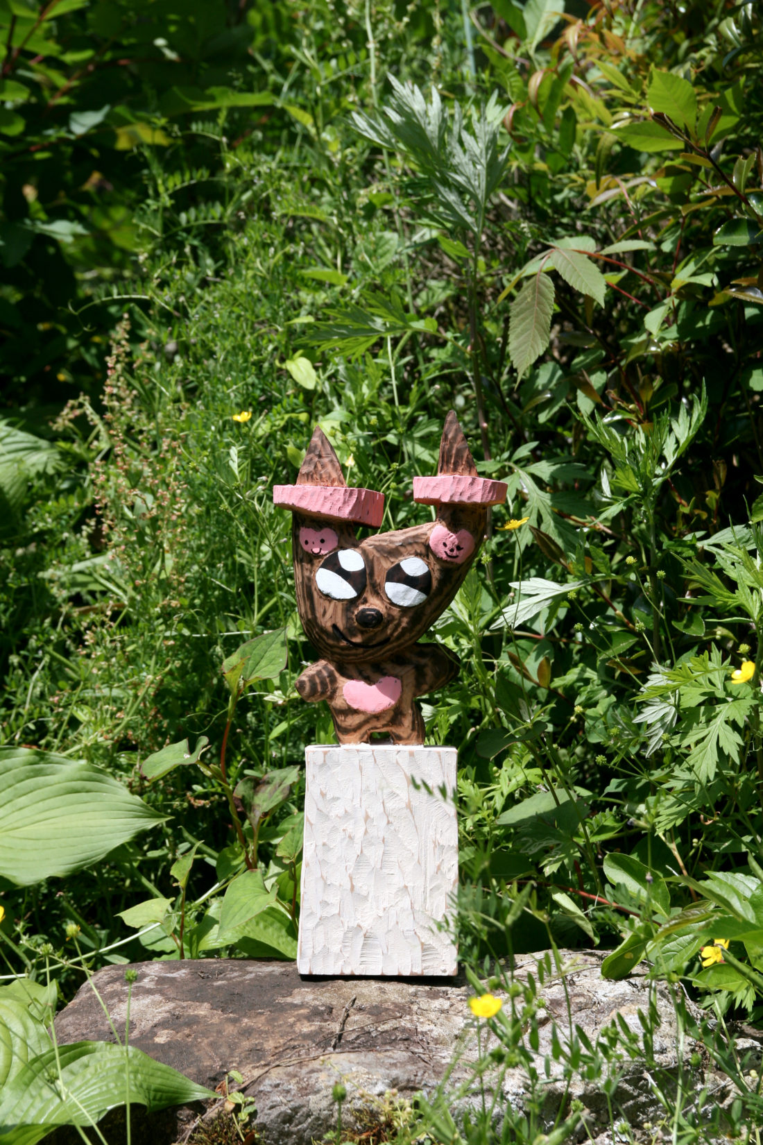 ハートのヘアピンをつけた猫２０２４